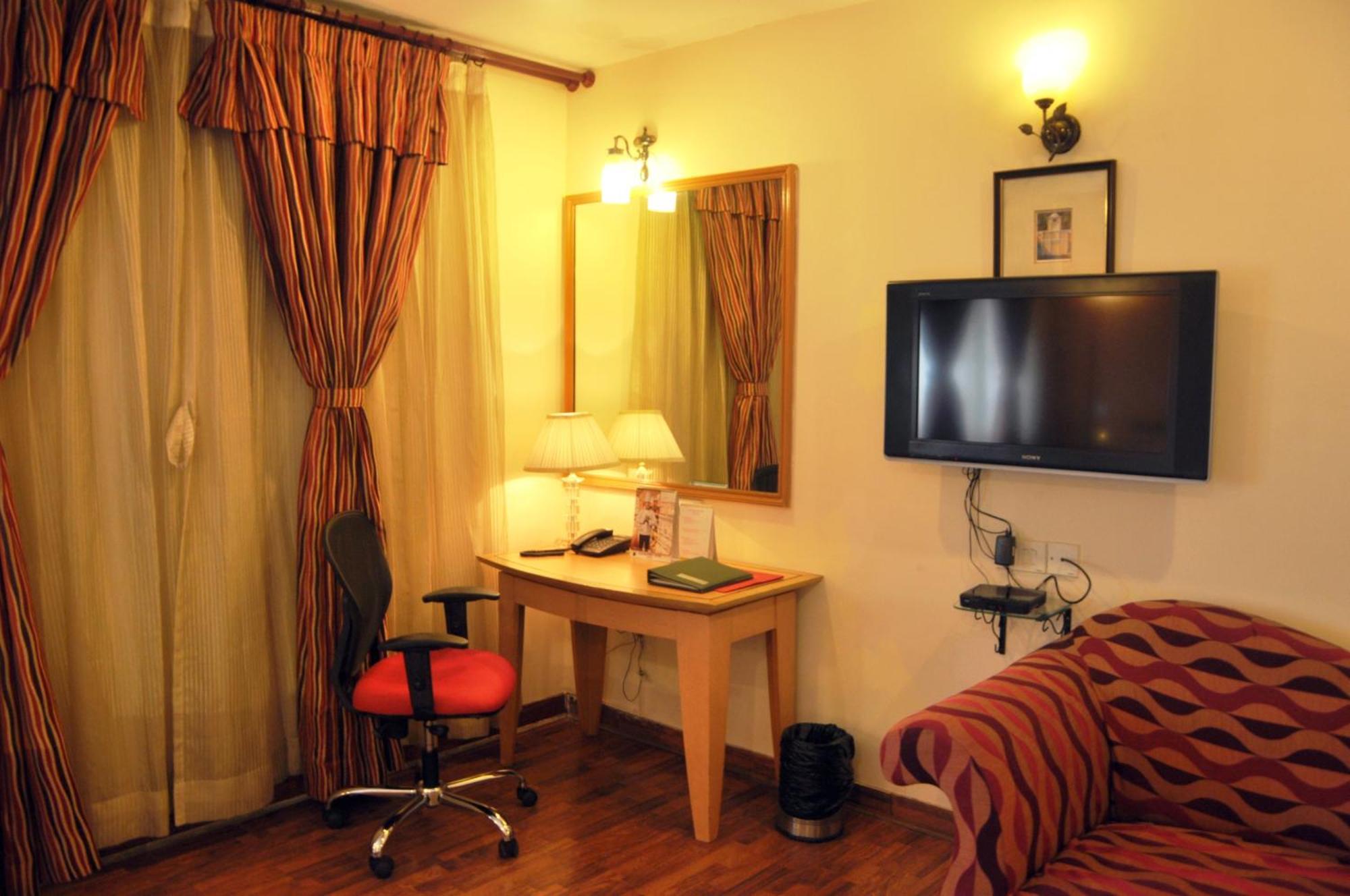 Indismart Hotel Calcutta Exteriör bild