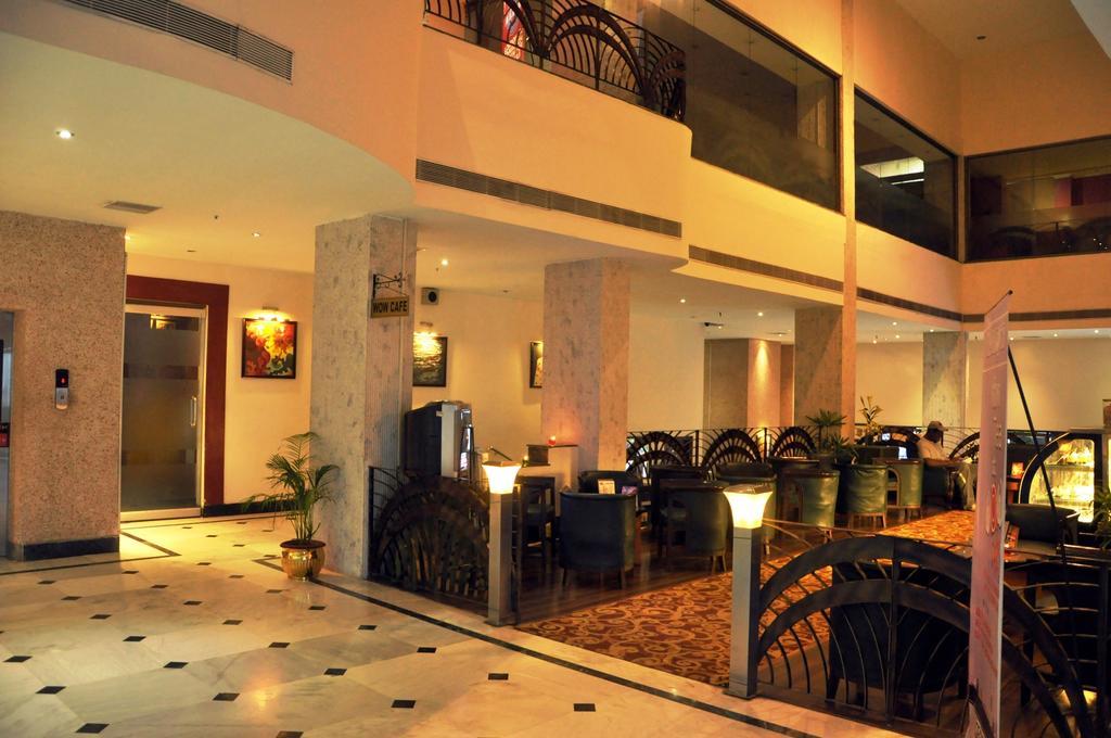 Indismart Hotel Calcutta Exteriör bild