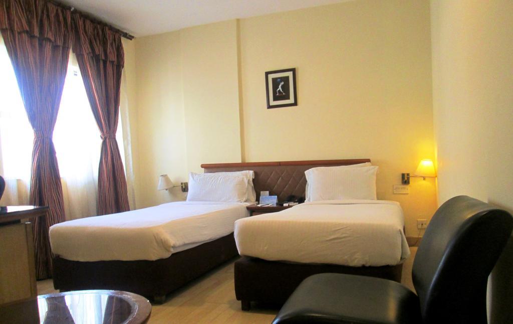 Indismart Hotel Calcutta Exteriör bild