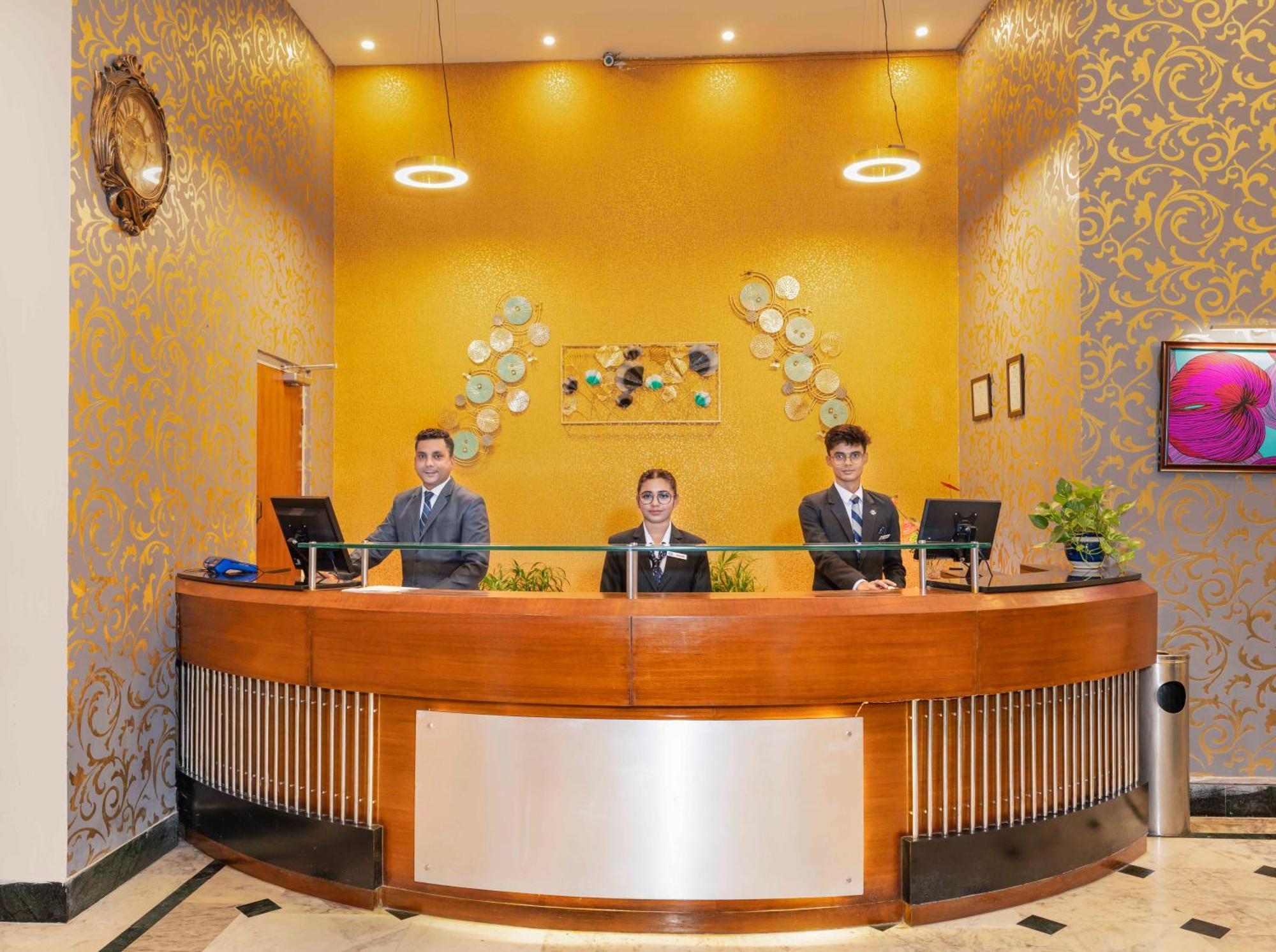 Indismart Hotel Calcutta Exteriör bild