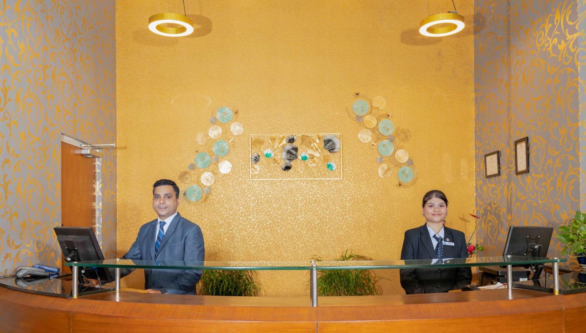 Indismart Hotel Calcutta Exteriör bild
