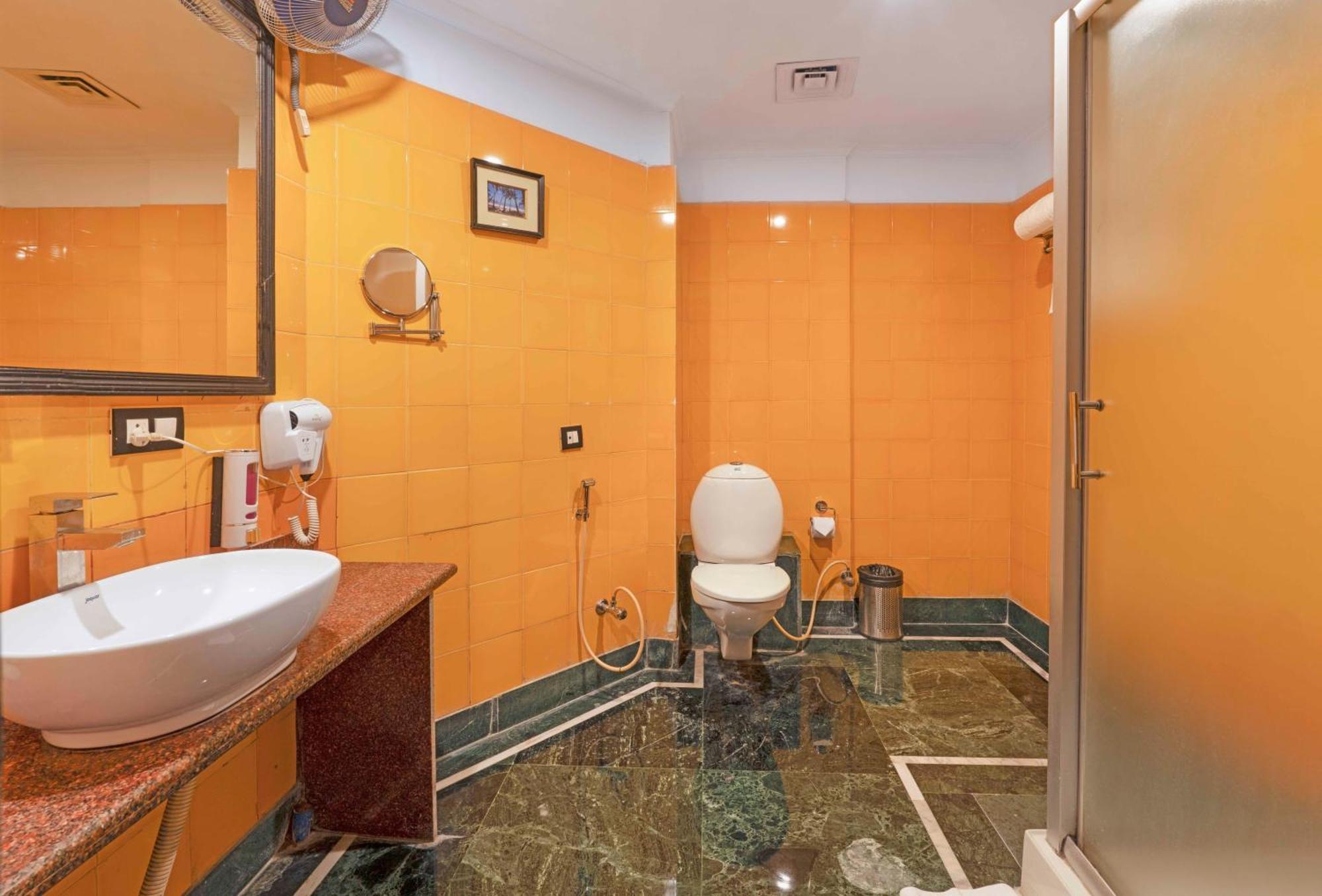 Indismart Hotel Calcutta Exteriör bild