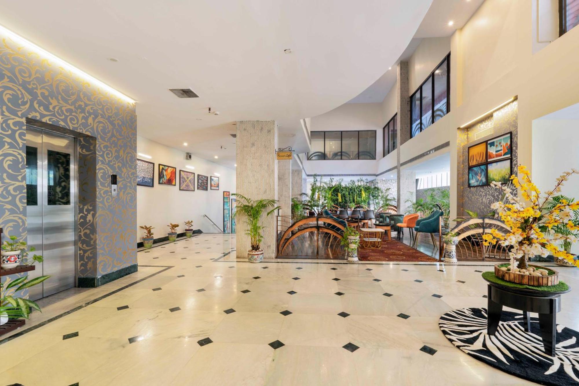Indismart Hotel Calcutta Exteriör bild