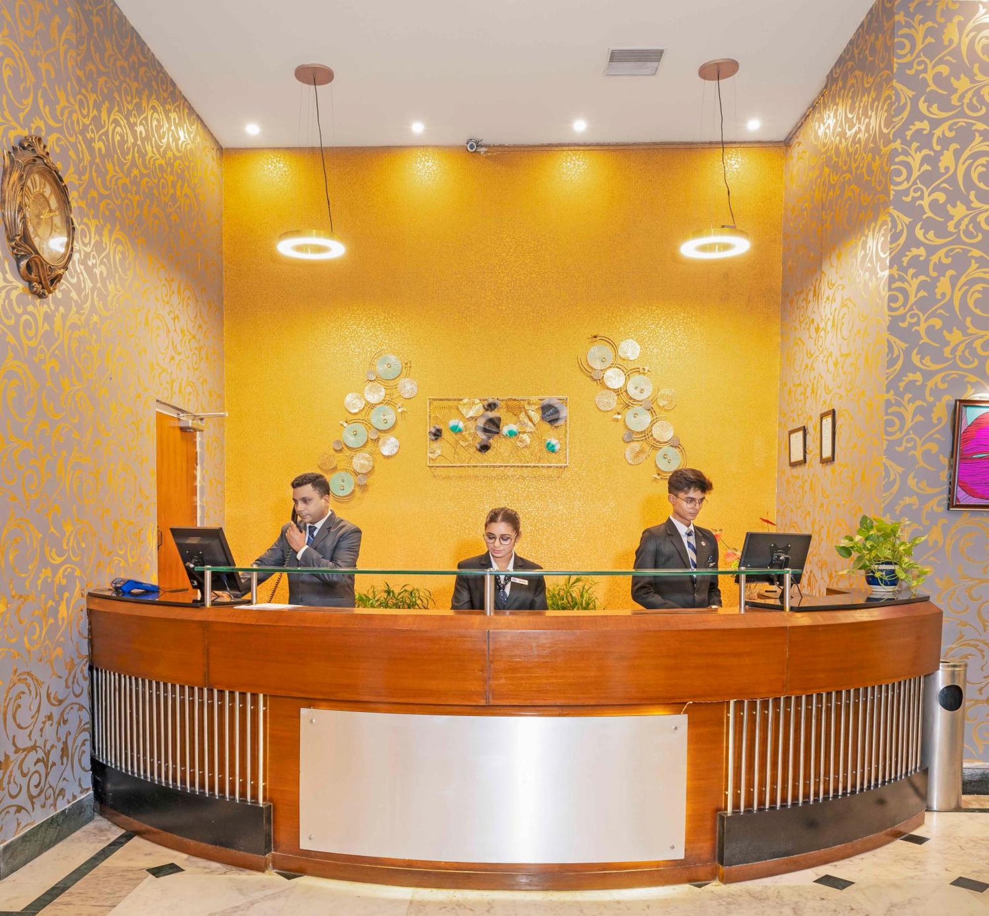 Indismart Hotel Calcutta Exteriör bild
