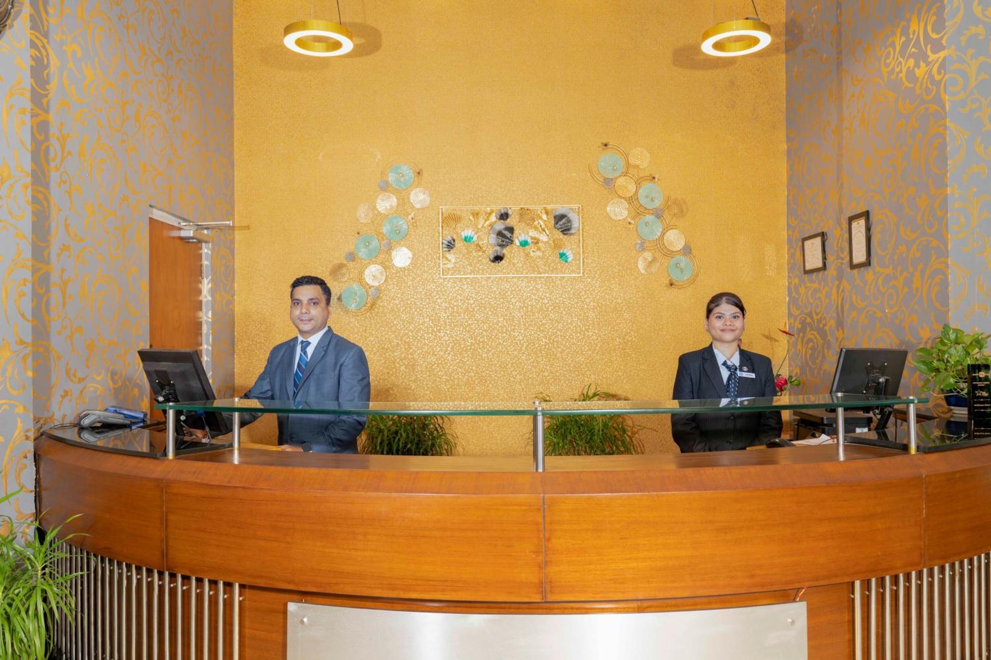 Indismart Hotel Calcutta Exteriör bild