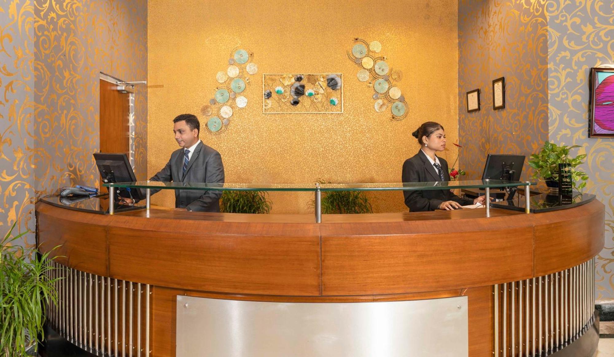 Indismart Hotel Calcutta Exteriör bild