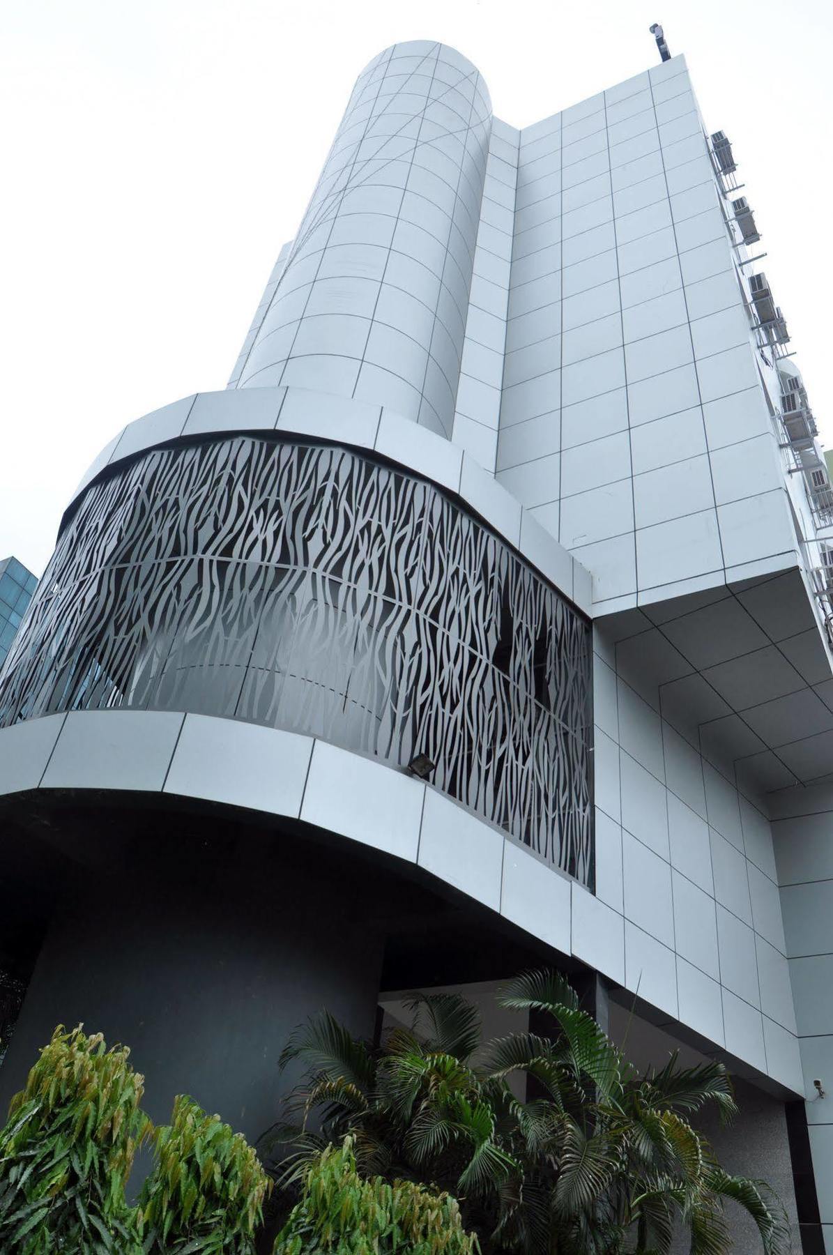 Indismart Hotel Calcutta Exteriör bild