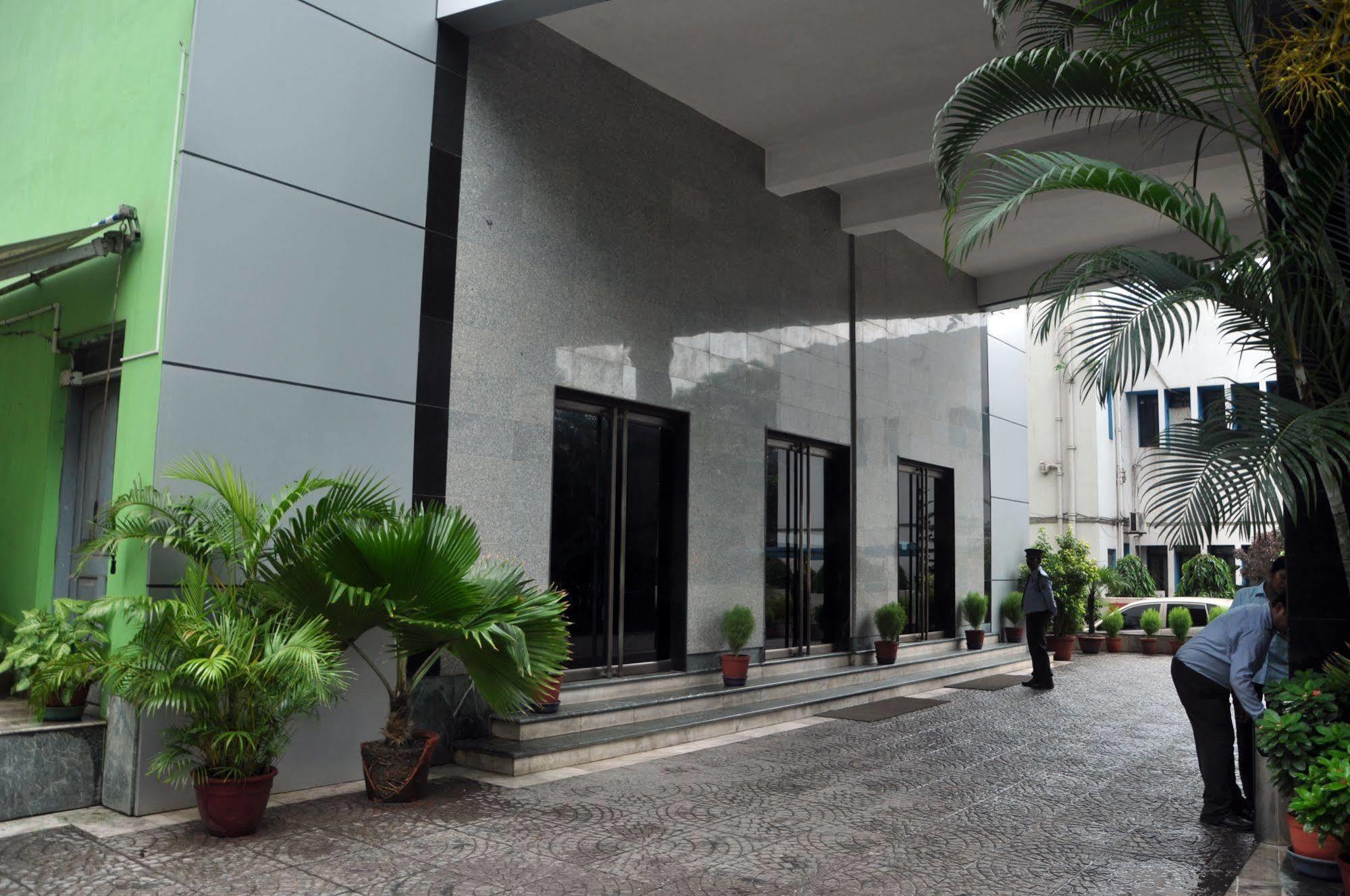 Indismart Hotel Calcutta Exteriör bild